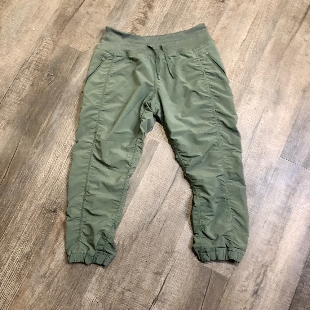 Kirkland  Womens Active Crop Pants - Green - Size S